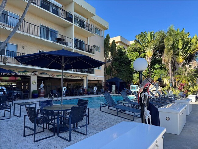 Building Photo - 2600 NE 135th St