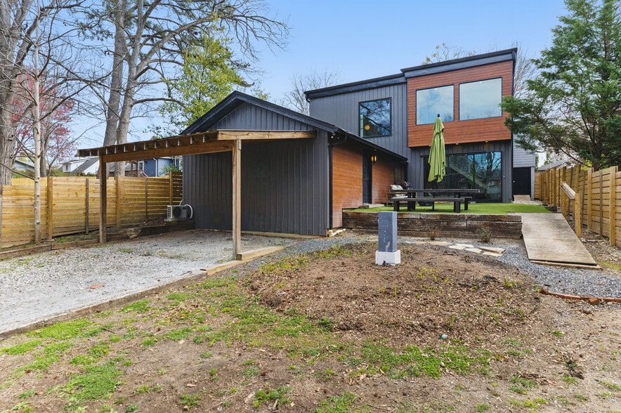 Primary Photo - 1742 Ridgeway Ave NW