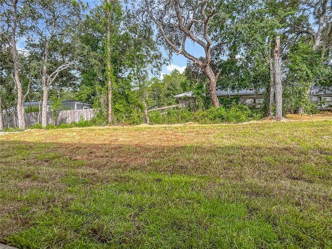 Building Photo - 5736 N Claremont Dr