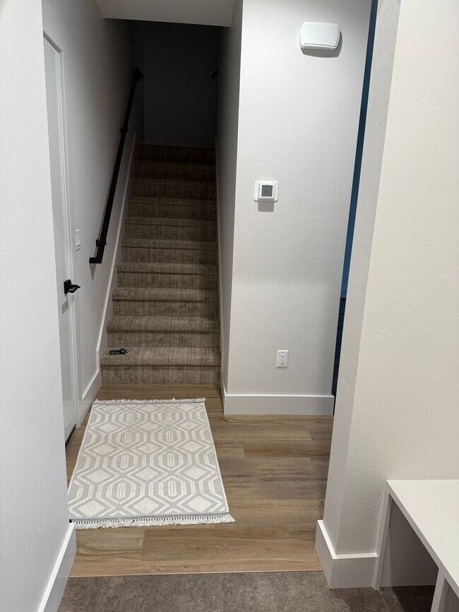 Building Photo - Beautiful 3 Bedroom 2.5 Bath in Autumn Grove