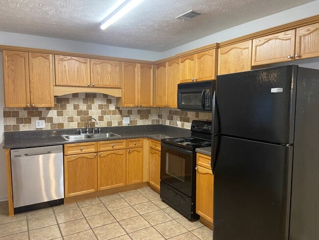 Building Photo - 940 Sandstone Ln