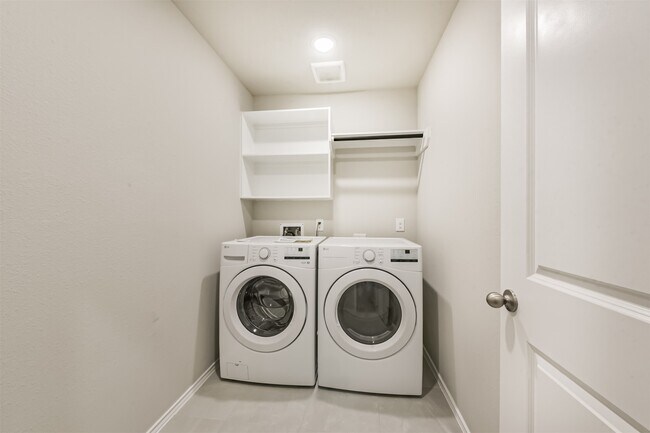 Building Photo - 455 Mathis Lk Ct