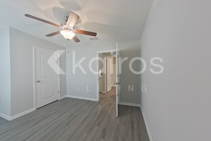 Building Photo - 8676 SW 43rd Ter
