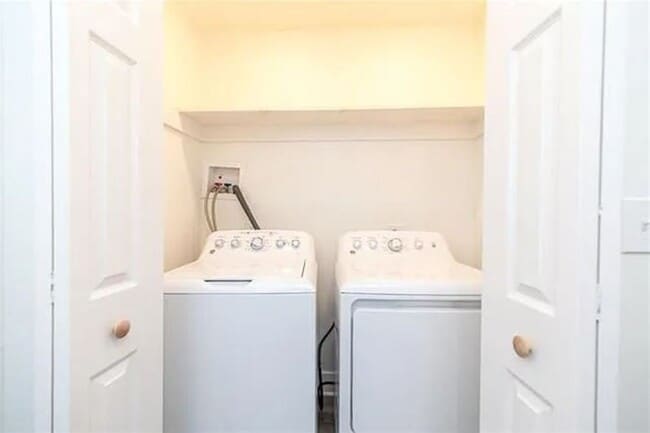 Building Photo - Beautiful 4 Bedroom Newly renovated home!