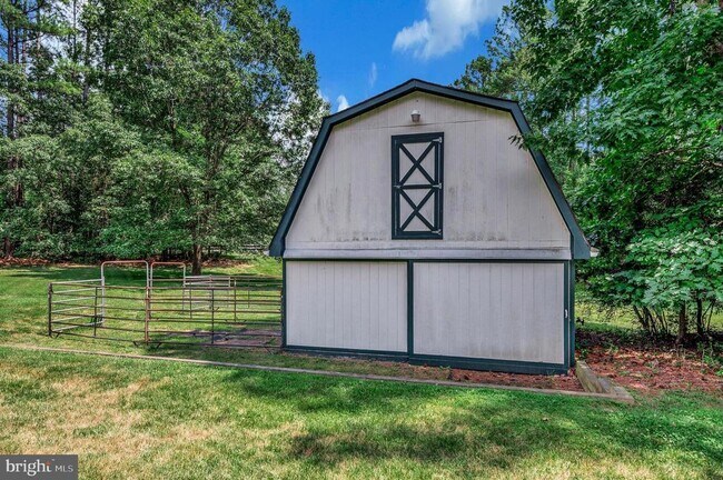 Building Photo - 8 Wilderness Ct
