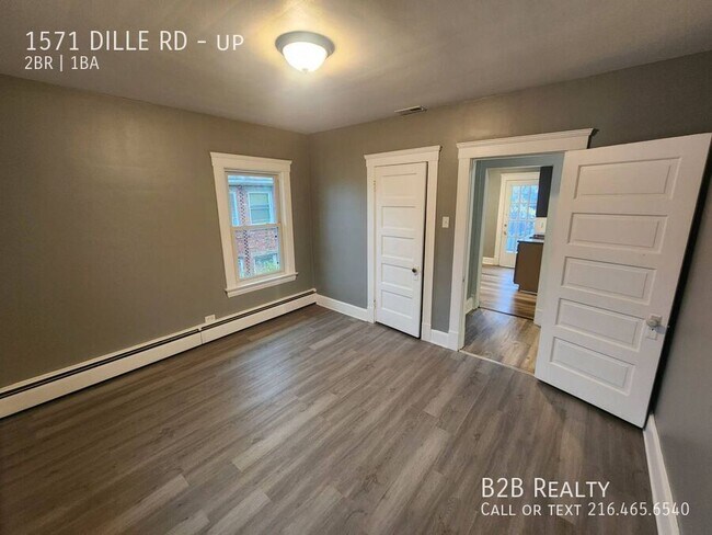 Building Photo - 1571 Dille Rd