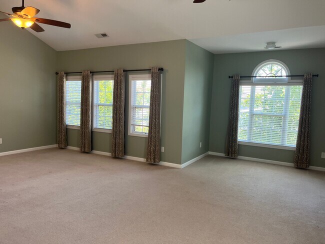 Building Photo - 1109 Somers Dr
