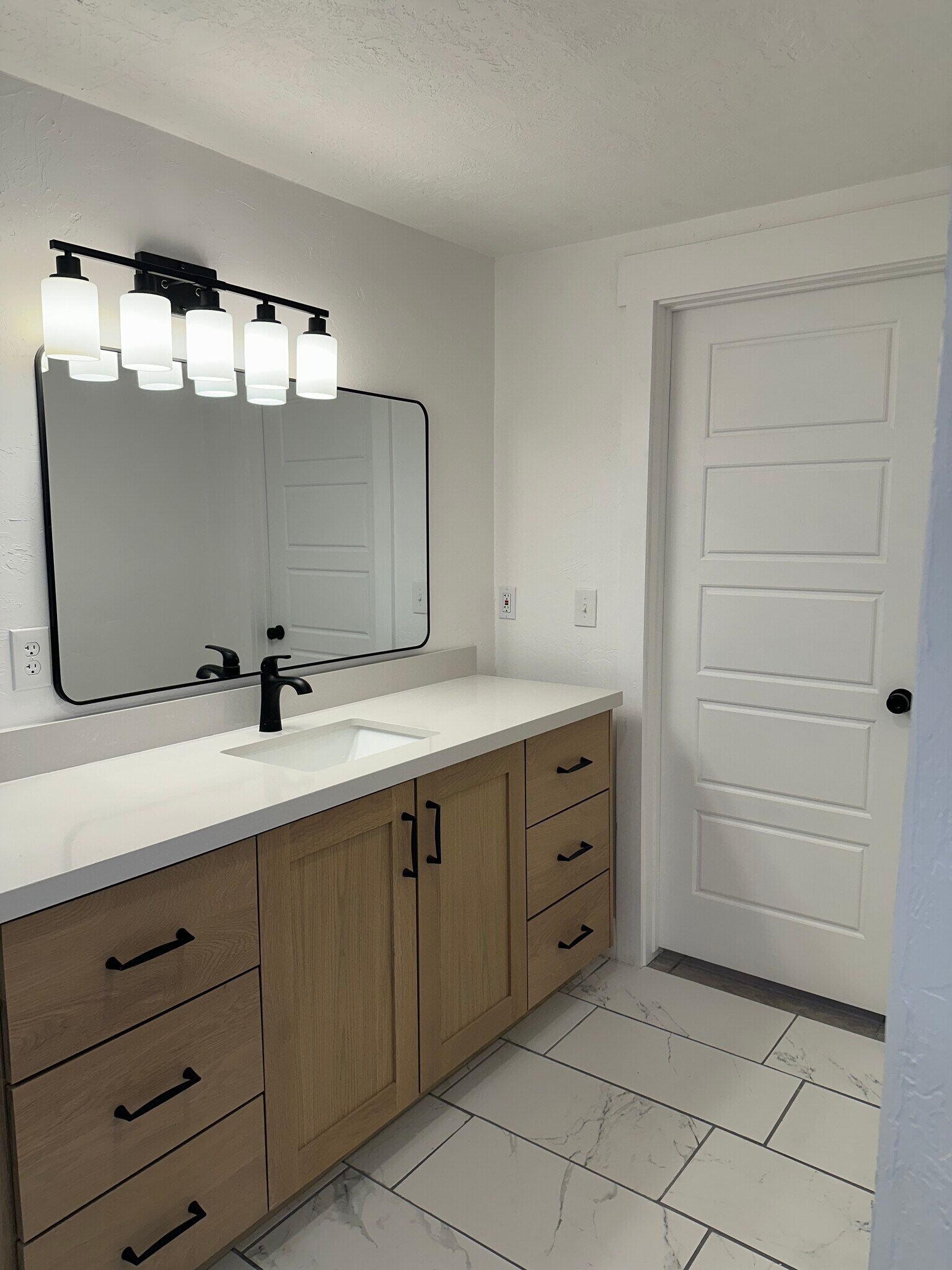 Building Photo - 4348 N Maple Dr