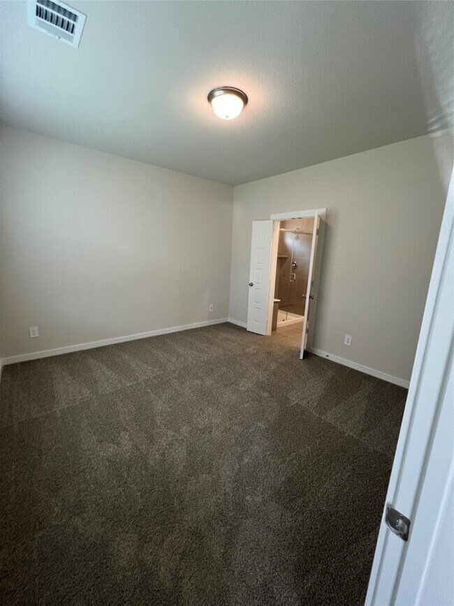 Building Photo - 6737 Chinapkin Oak Ln