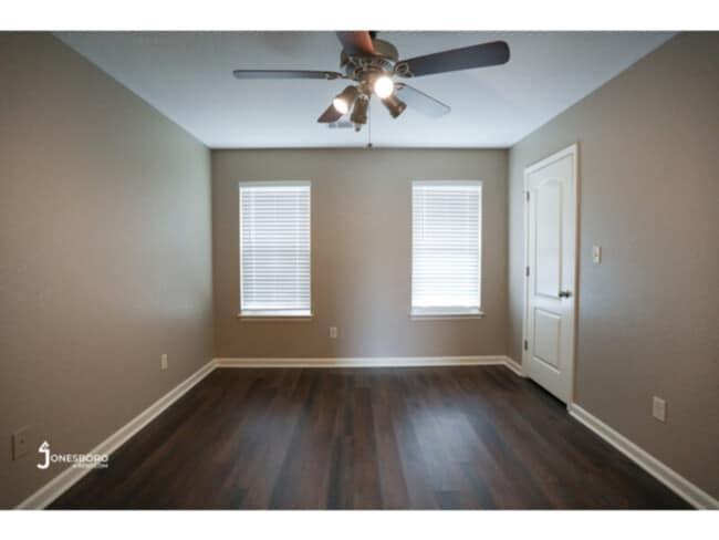 Building Photo - The Woodlands: 2BR 1 BA