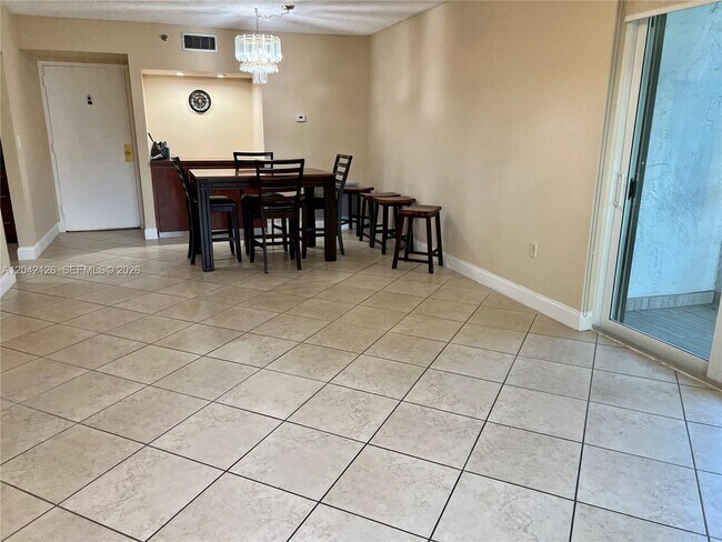 Building Photo - 919 Hillcrest Dr