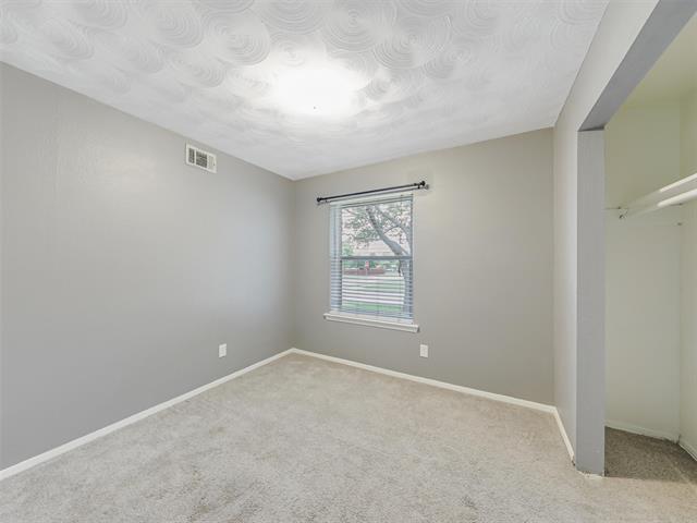 Building Photo - 700 Kindred Ln