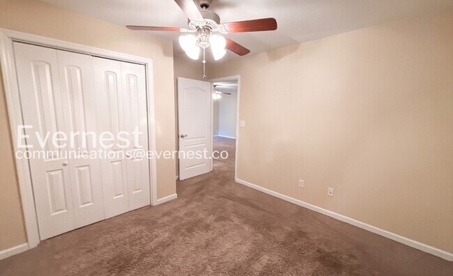 Building Photo - 4 Bed, 3 Bath Home with Garage / Pet-Friendly / Available Now!
