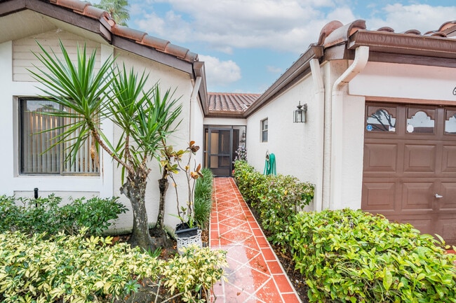 Building Photo - 6220 Kings Gate Cir