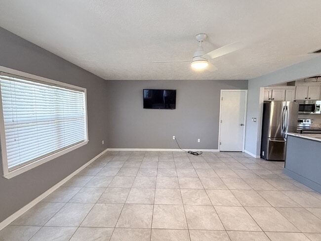 Building Photo - 8209 Pine Glen Rd