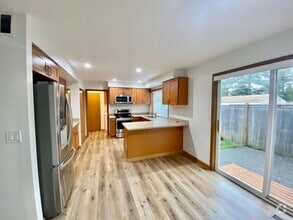 Building Photo - 8th Pl W (21503)