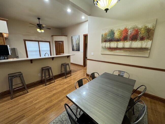 Building Photo - 1406 Shelby St