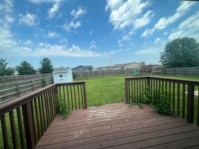 Building Photo - 4 Bedroom 2 Full Bath Chatham!