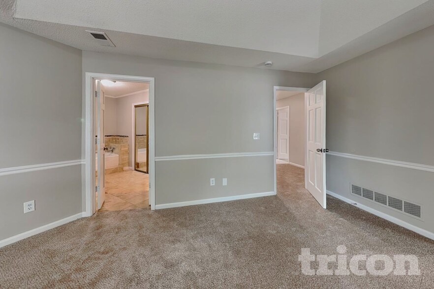 Building Photo - 14126 W 113th Terrace