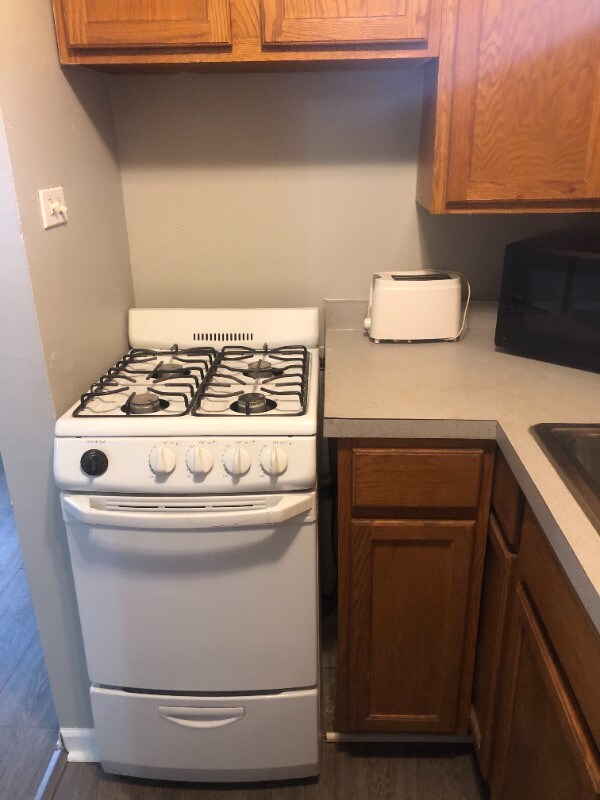 Building Photo - 100 Vana Dr