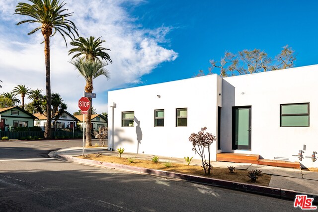 Building Photo - 1325 Cabrillo Ave