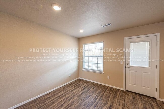 Building Photo - 916 Rachel St