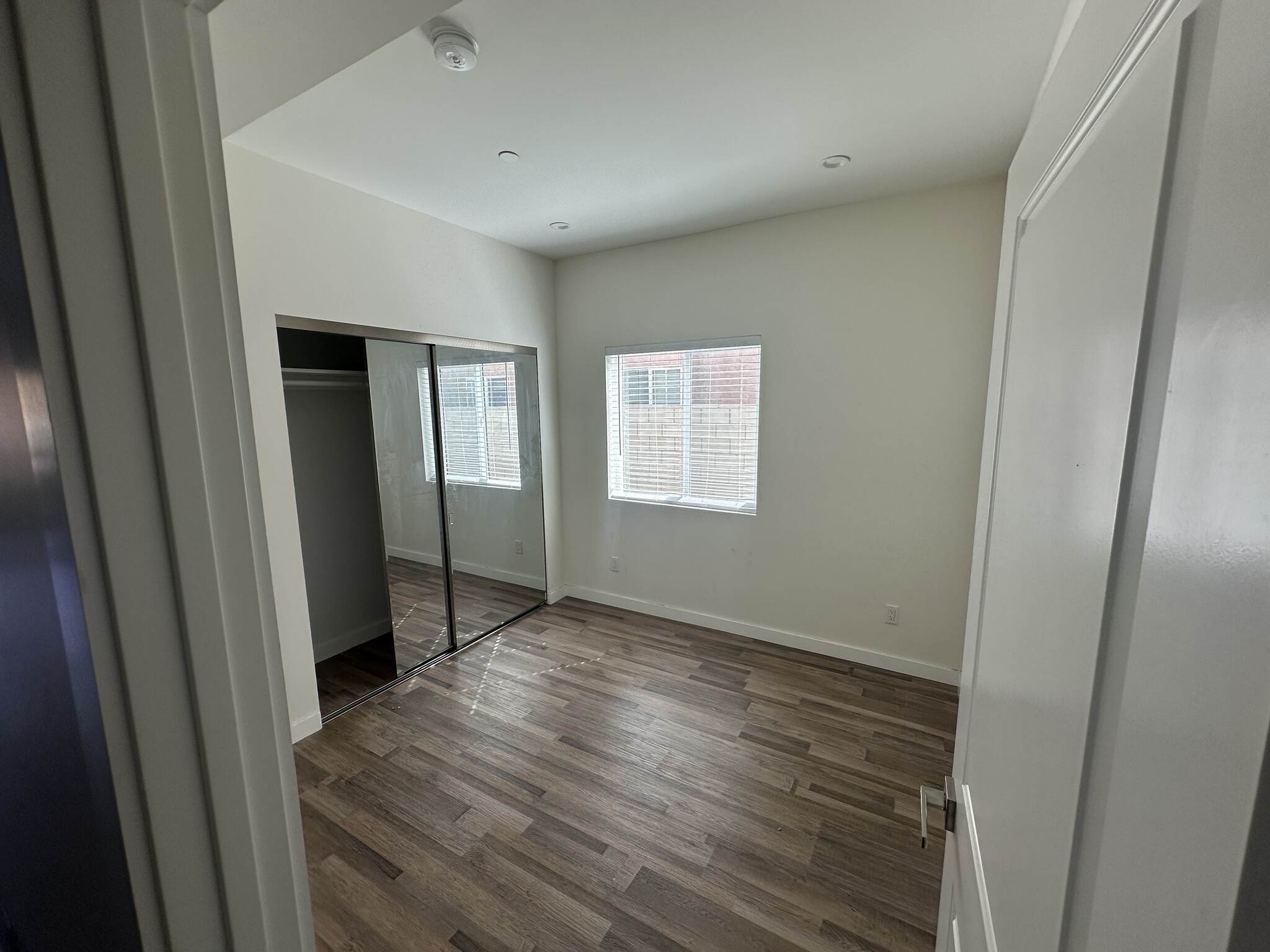 Building Photo - 2235 S Cloverdale Ave