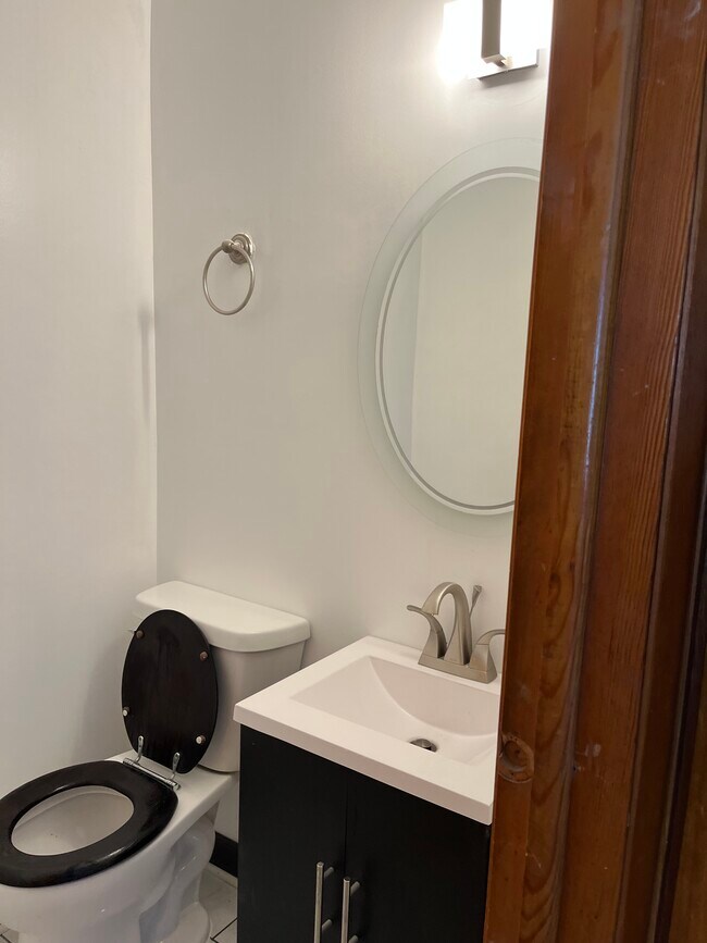 Building Photo - 9620 S Halsted St