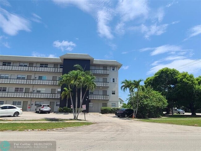 Building Photo - 941 Crystal Lake Dr