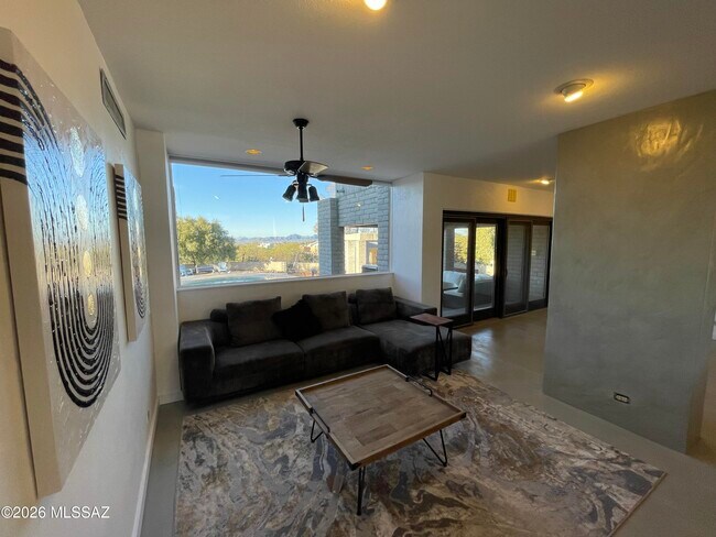 Building Photo - 6531 N Pontatoc Rd