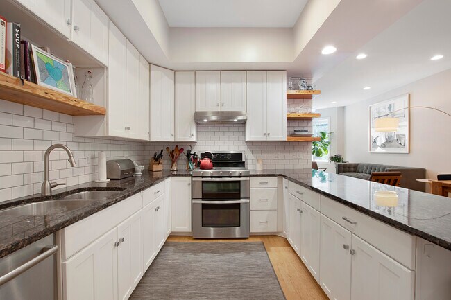 Building Photo - 4532 N Damen Ave