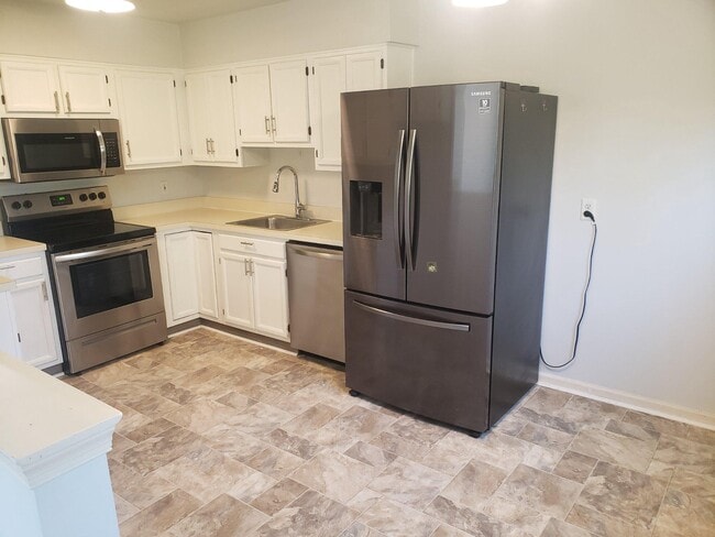 Building Photo - 369 Green Meadow Ln