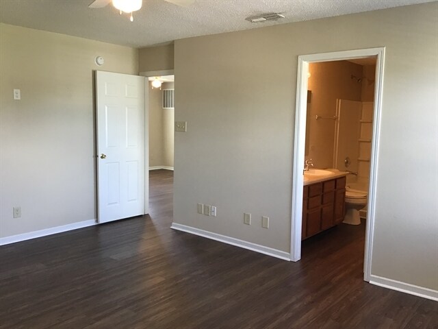 Building Photo - 6805 W Littleton Dr