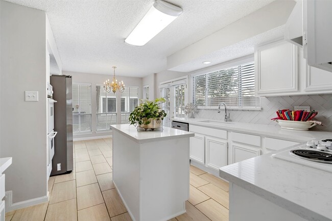 Building Photo - 12800 Briar Forest Dr