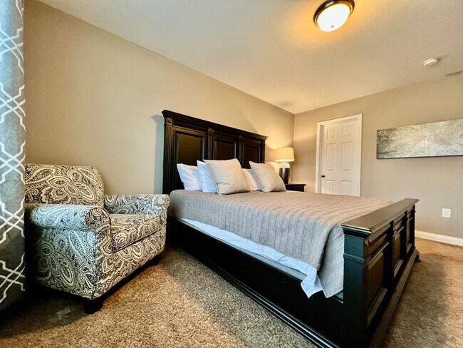 Building Photo - Executive corporate rental features community pool. Fully furnished and includes all utilities.