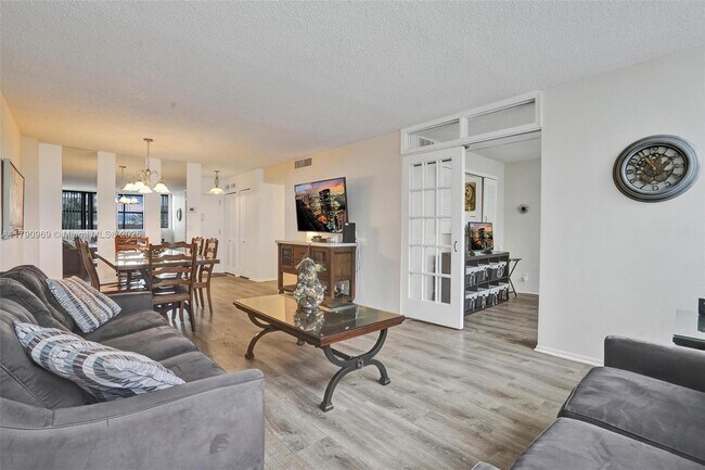 Building Photo - 2017 S Ocean Dr