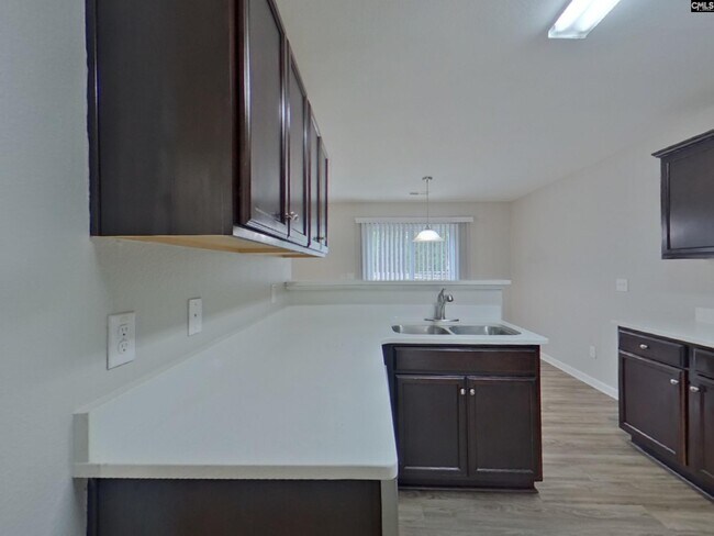 Building Photo - 750 Chariot Way