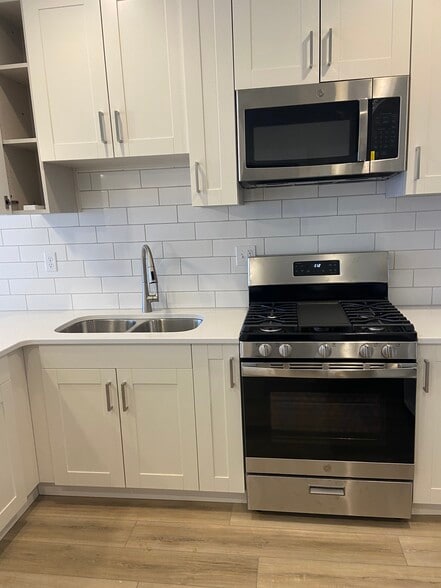 Building Photo - 748 Fulton St W