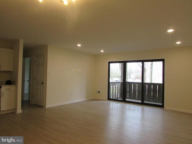 Building Photo - 515 Lindsey Ct