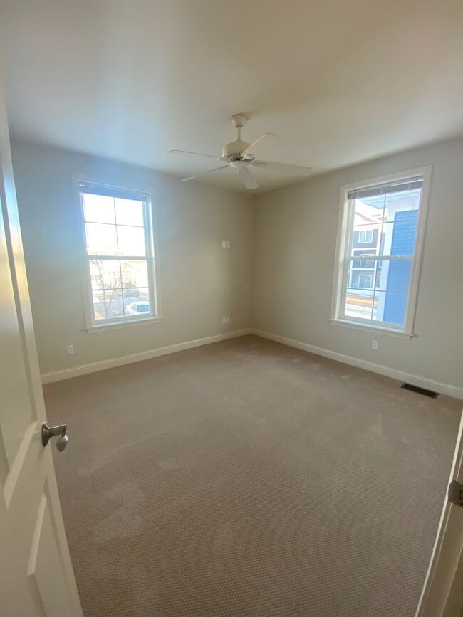 Building Photo - 243 Bayberry Cir