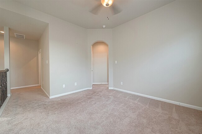 Building Photo - 8700 Laurel Crest Dr