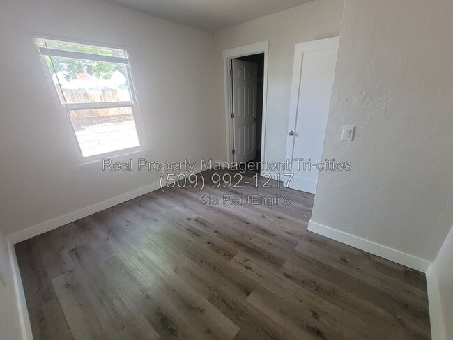 Building Photo - 1307 W Shoshone St