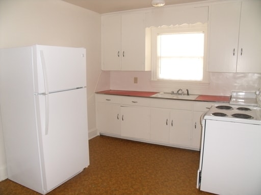 Building Photo - 824 Western Ave