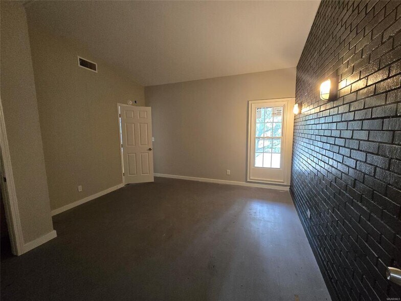 Building Photo - 3735 Wesley Dr