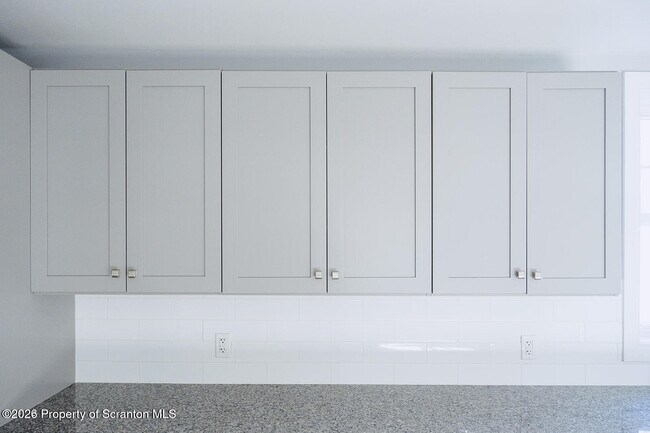 Building Photo - 955 E Elm St