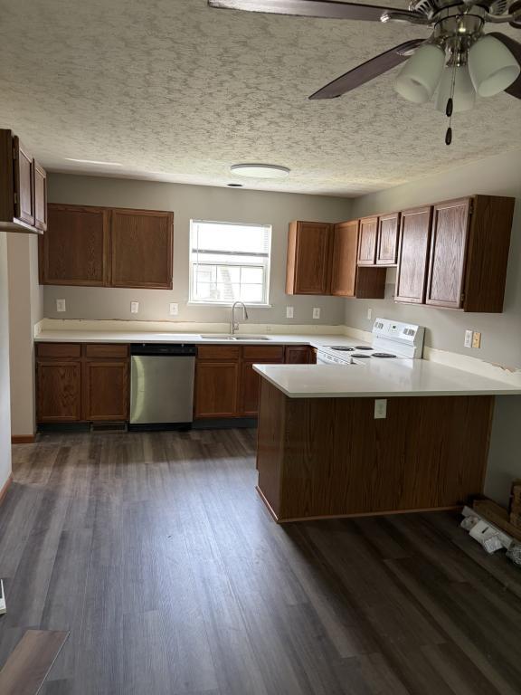Building Photo - 427 Sycamore Dr