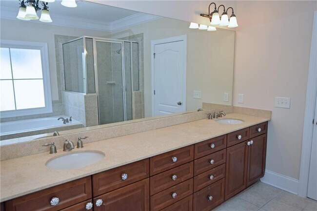 Building Photo - 76 Creekside Park Dr