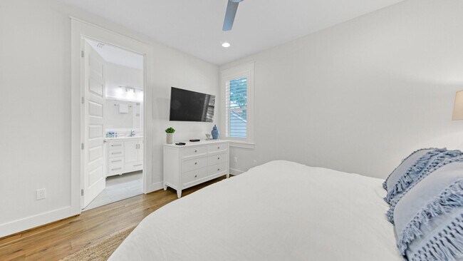 Building Photo - 15 S Deno Dr