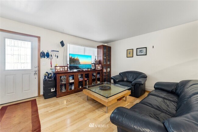 Building Photo - 822 Lincoln St