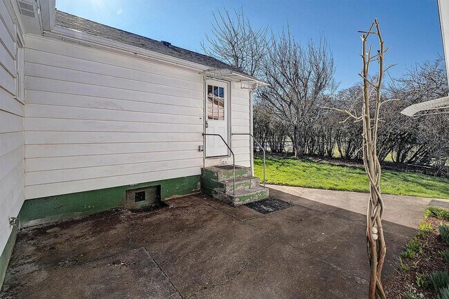 Building Photo - Charming Cornelius Home with Hardwood Floors, Detached Two-Car Garage, Expansive Outdoor Living &...